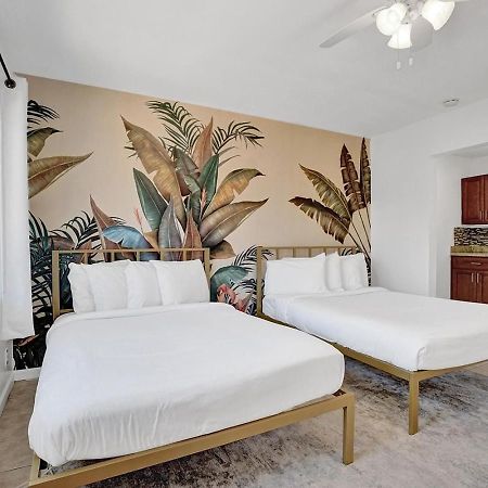 Walk To Dania Beach Christmas Getaway Pool المظهر الخارجي الصورة