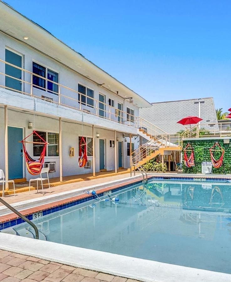 Walk To Dania Beach Christmas Getaway Pool المظهر الخارجي الصورة