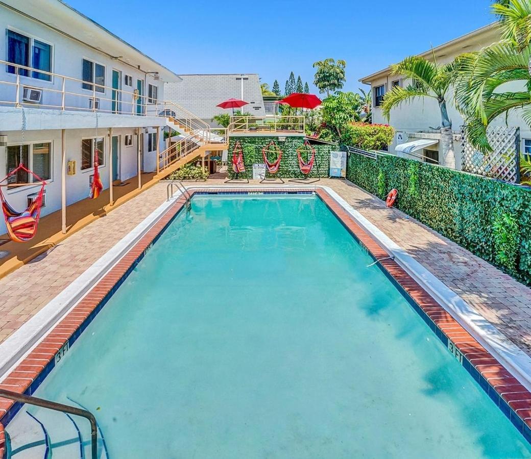 Walk To Dania Beach Christmas Getaway Pool المظهر الخارجي الصورة