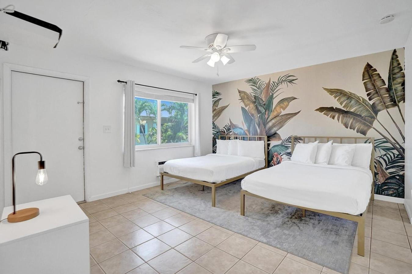 Walk To Dania Beach Christmas Getaway Pool المظهر الخارجي الصورة